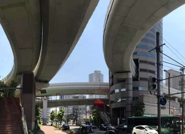 Gate Tower Highway In Japan Goes Through The Building (10 pics)