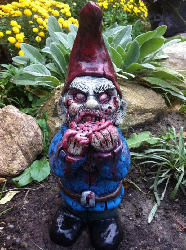 Zombie Garden Gnomes (14 pics)