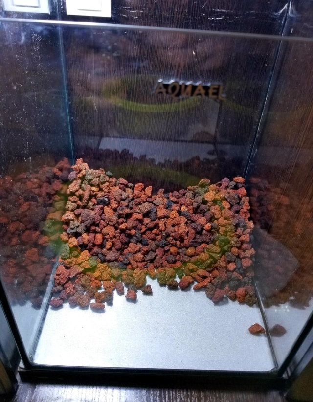 Making A Nice Aquarium (9 pics)