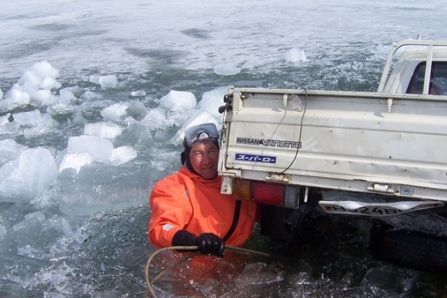 Russian Lake Baikal Is A Tough Place For Cars (25 pics)