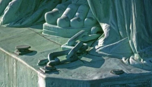 Secret Facts About Famous Landmarks (20 pics)