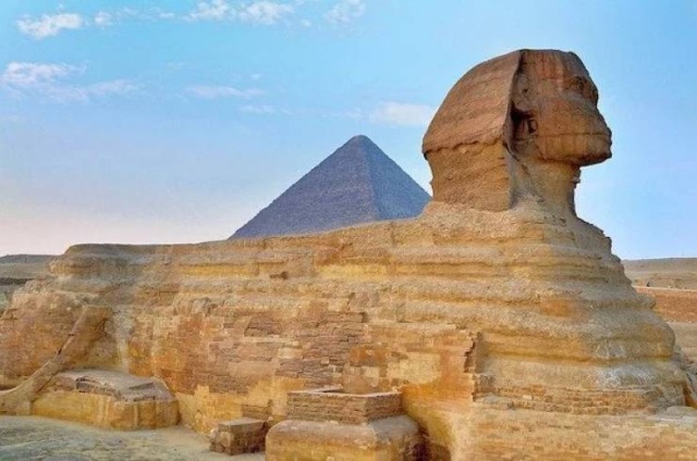 Secret Facts About Famous Landmarks (20 pics)