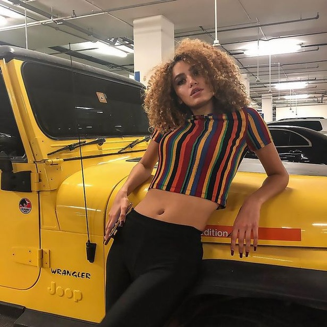 This Model Sold Virginity For $2.6 Million (14 pics)