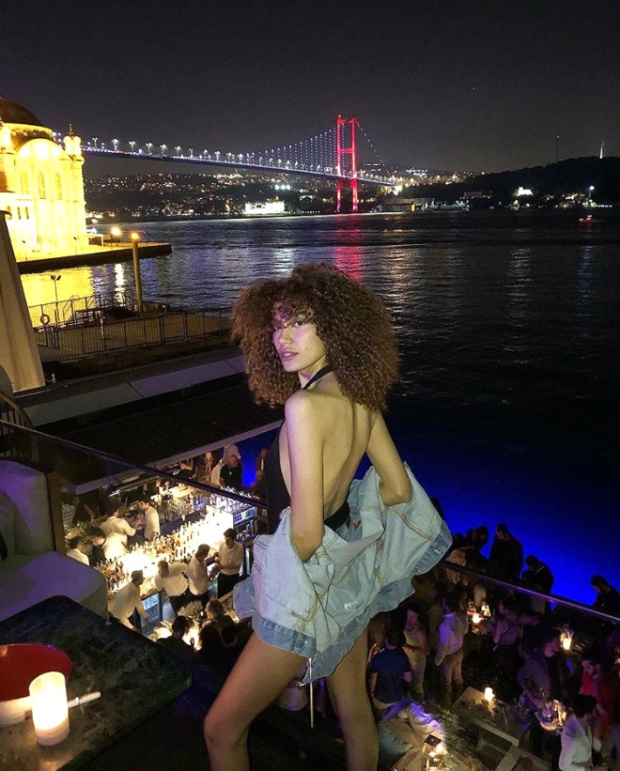 This Model Sold Virginity For $2.6 Million (14 pics)