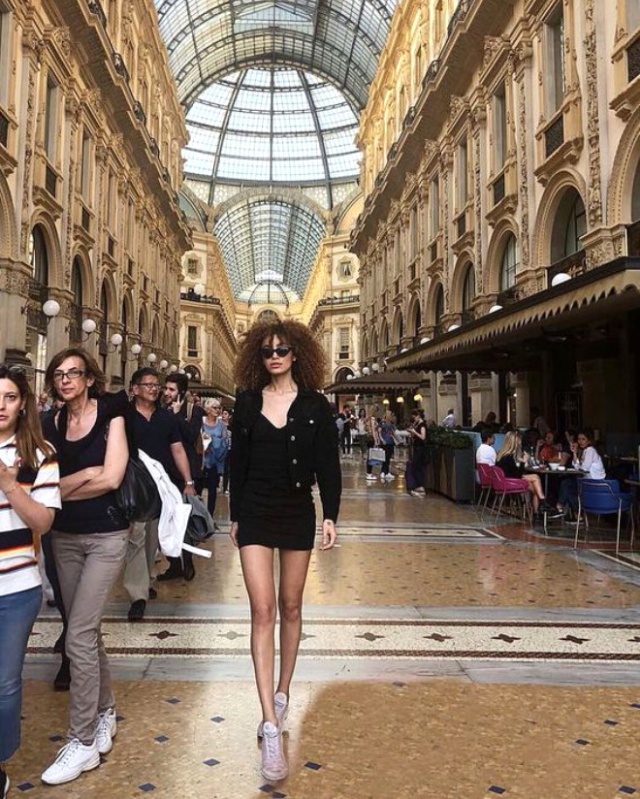 This Model Sold Virginity For $2.6 Million (14 pics)