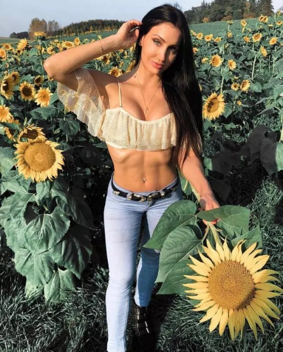 Girls Got Abs (37 pics)