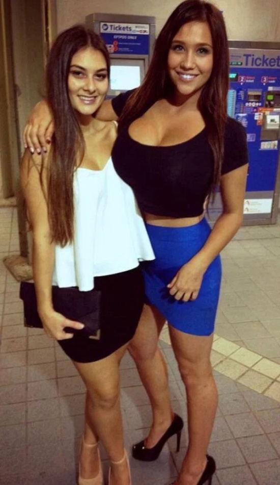 Very Hot Girls (40 pics)