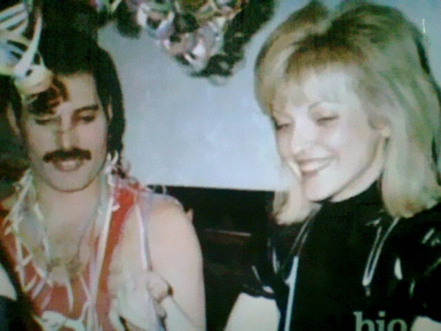 Freddie Mercury Mary Austinnal, az asszonnyal, akit „Az életem szeretetének” nevezett (25 kép)