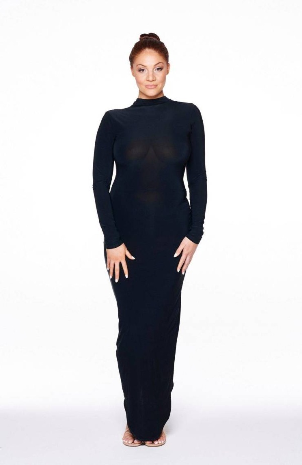Stephanie Barnes Is Wearing Kim Kardashian’s Dress On The Streets Of London (12 pics)