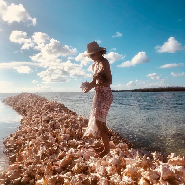 Conch Island – A Man-Made Island Built Out of Millions of Conch Shells (10 pics)