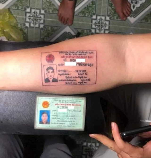 Guy Who Always Forgot His ID Card Has It Tattooed on Forearm (2 pics)