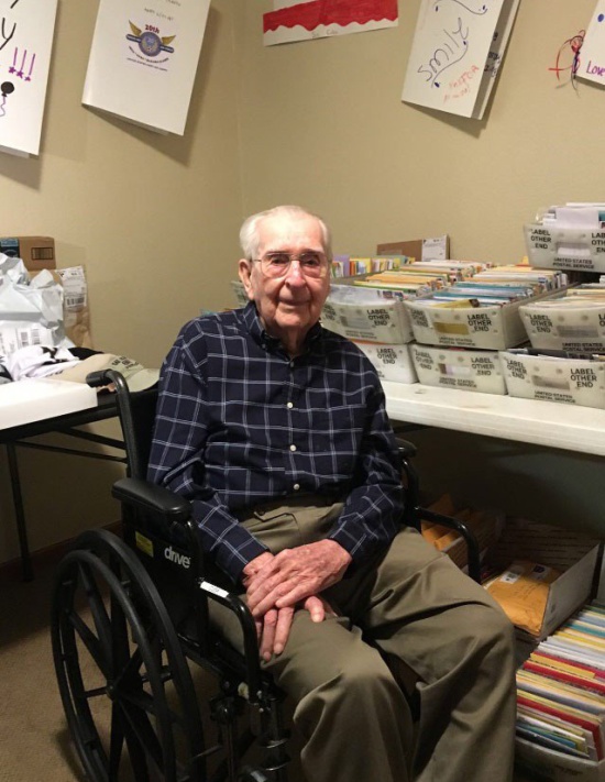 World War II Veteran Asks For 100 Birthday Cards (4 pics)