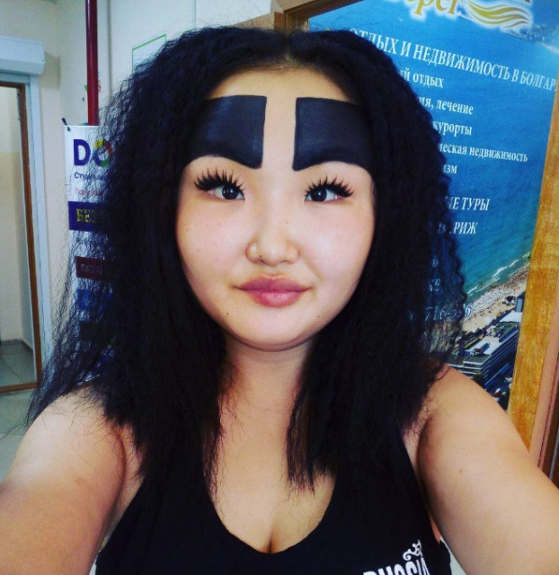 Women Who Don’t Understand Eyebrows (21 pics)