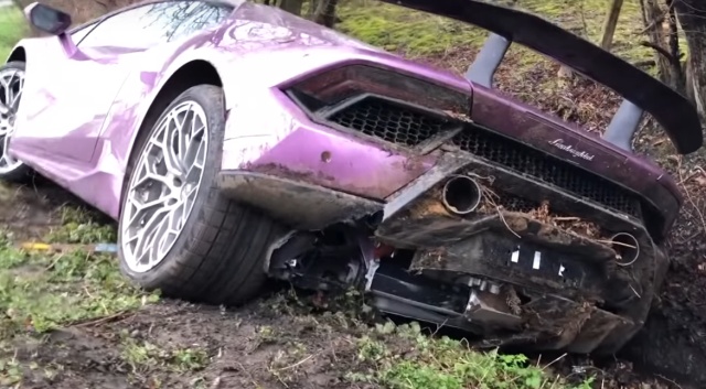 A Crypto Millionaire Left His Crashed Lamborghini In Ditch And Took A Taxi To Office (7 pics)