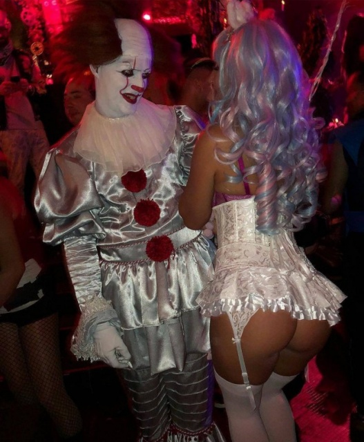 Entertaining Photos With Girls (30 pics)