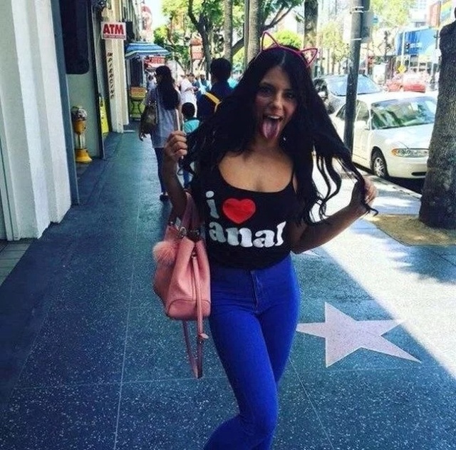 Entertaining Photos With Girls (30 pics)