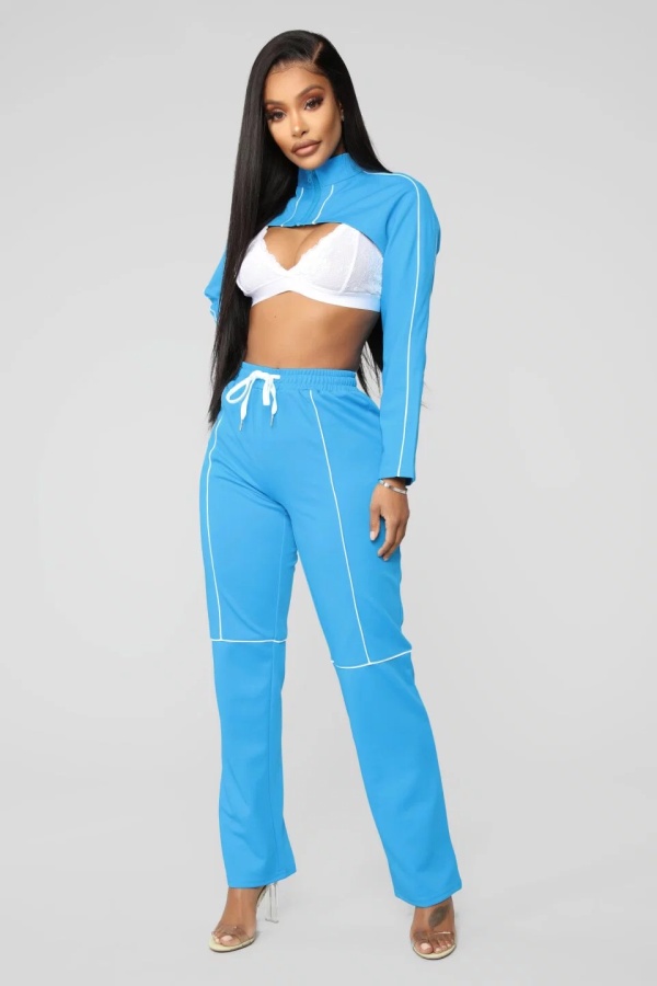 Fashion Nova’s Tracksuit Top Makes Girls Look Topless (3 pics)