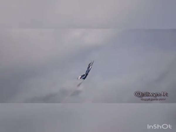 Stunning Landing Maneuver With The Rafale