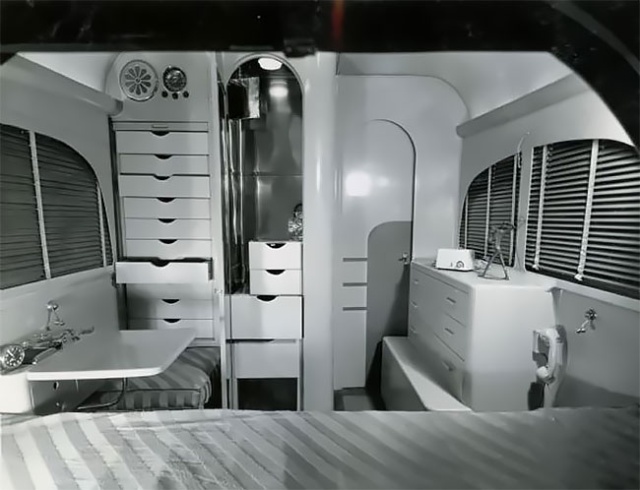 Jungle Yacht, The Luxury Apartment On Wheels From1930s (7 pics)