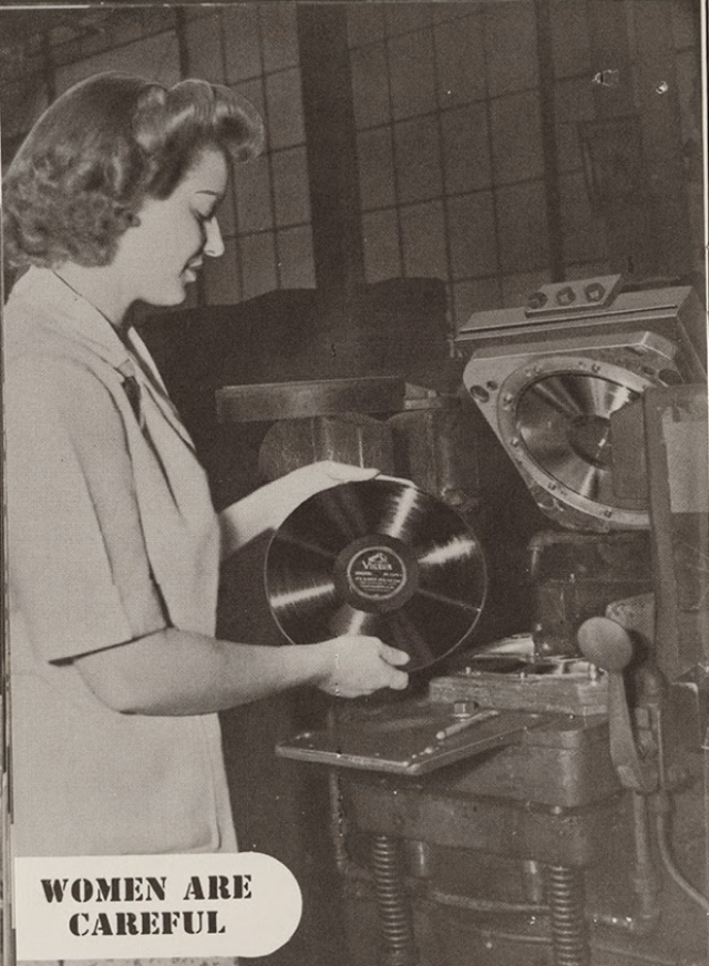 “Women Are Teachable” Booklet From 1940s (8 pics)