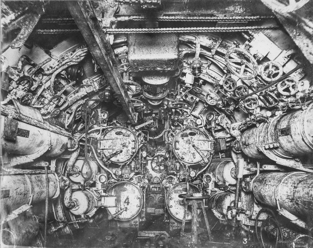 Inside An Old German Submarine (21 pics)