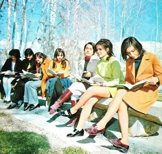 Iranian Women Before The Islamic Revolution Of 1979 (19 pics)