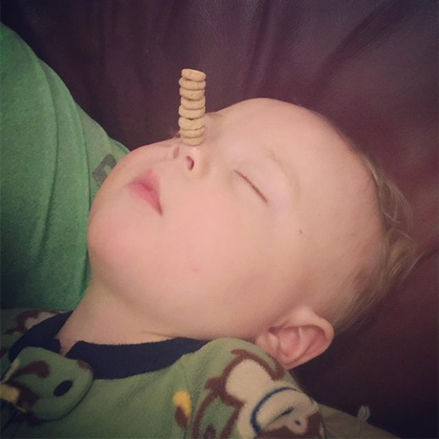Dumb Viral Trend: Stacking Cheerios On Babies (20 pics)