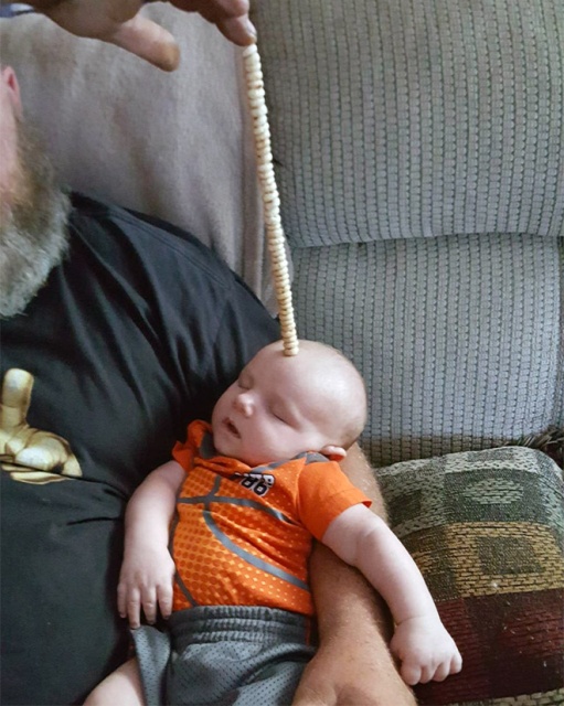 Dumb Viral Trend: Stacking Cheerios On Babies (20 pics)