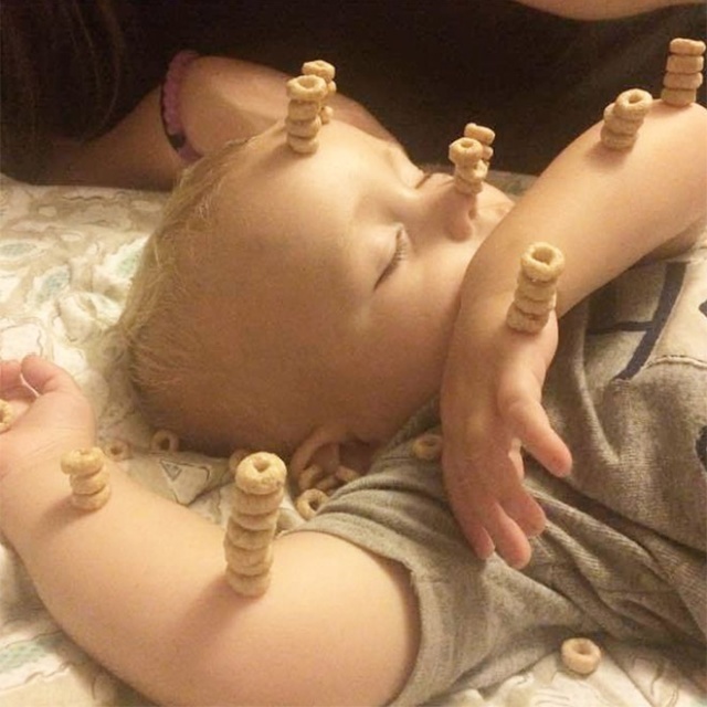 Dumb Viral Trend: Stacking Cheerios On Babies (20 pics)