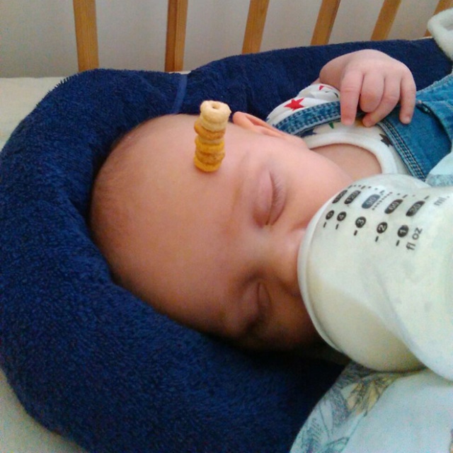 Dumb Viral Trend: Stacking Cheerios On Babies (20 pics)