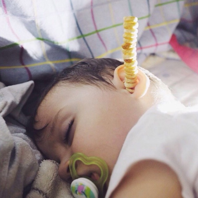 Dumb Viral Trend: Stacking Cheerios On Babies (20 pics)