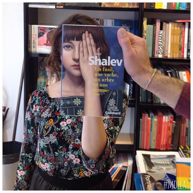 How Bored Bookstore Employees Entertain Themselves (30 pics)