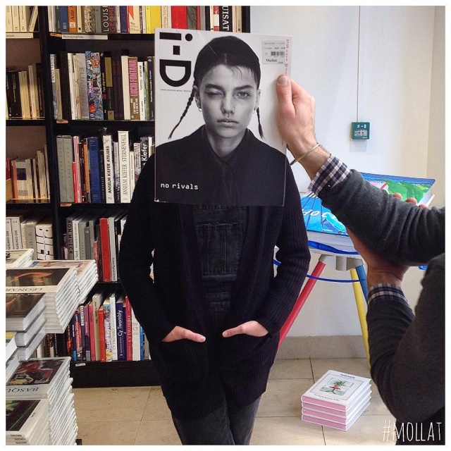 How Bored Bookstore Employees Entertain Themselves (30 pics)