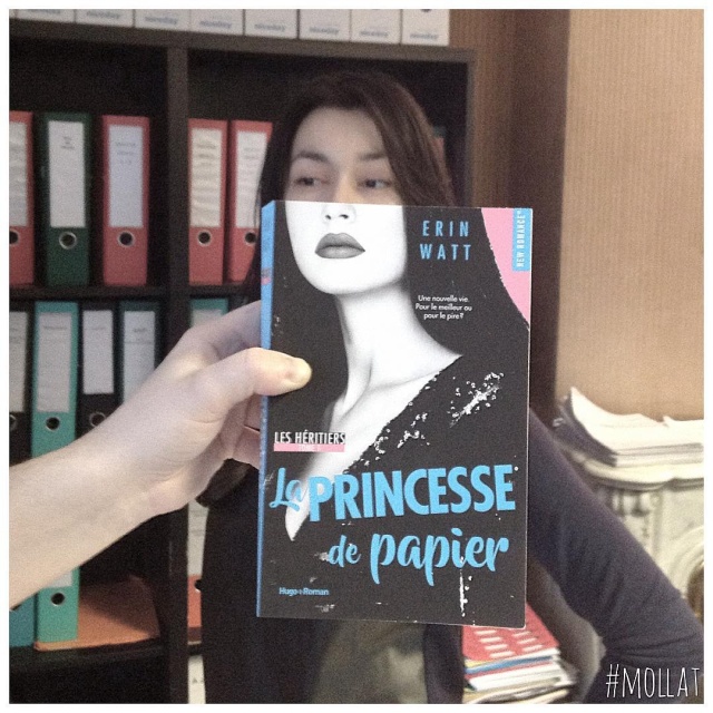 How Bored Bookstore Employees Entertain Themselves (30 pics)