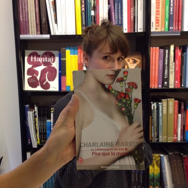 How Bored Bookstore Employees Entertain Themselves (30 pics)