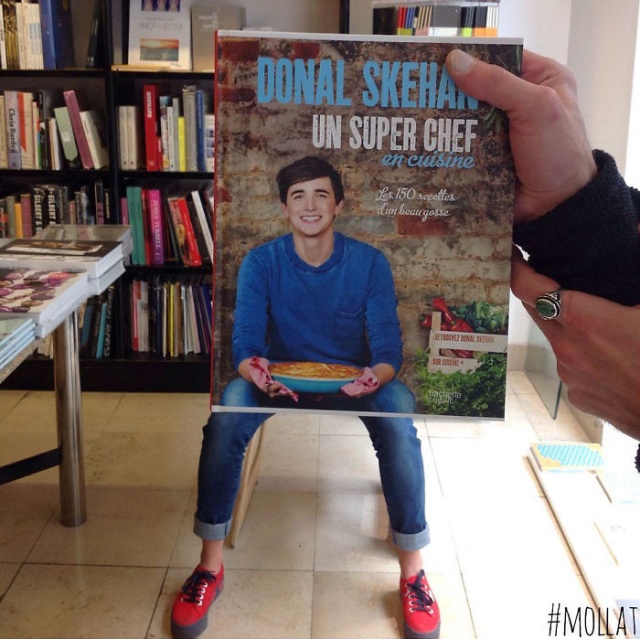 How Bored Bookstore Employees Entertain Themselves (30 pics)