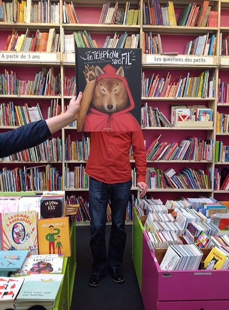 How Bored Bookstore Employees Entertain Themselves (30 pics)