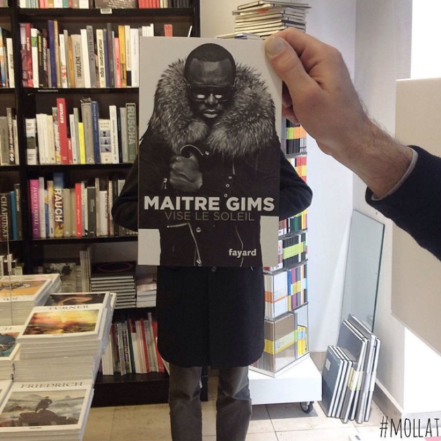 How Bored Bookstore Employees Entertain Themselves (30 pics)