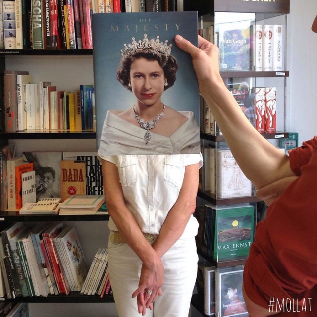 How Bored Bookstore Employees Entertain Themselves (30 pics)
