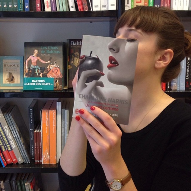 How Bored Bookstore Employees Entertain Themselves (30 pics)