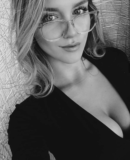 Pretty Cleavage (24 pics)