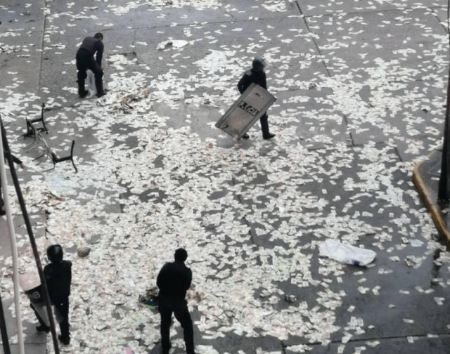 In Venezuela, People Looted A Bank And Then Burned The Money To Show It Was Worthless (4 pics)