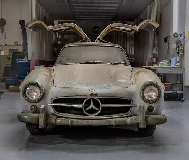Mercedes-Benz Found In A Barn (8 pics)