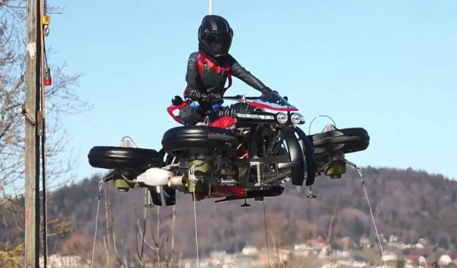 Flying Motorcycle That Transforms Into Quadricopter In 60 Seconds (7 pics)