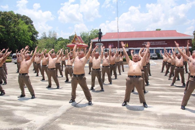 Thailand Sends Overweight Policemen To Weight-loss Camp (3 pics)