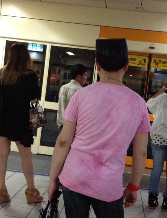 Average Joe Goes Viral Online Thanks to His Square Hairdo (5 pics)