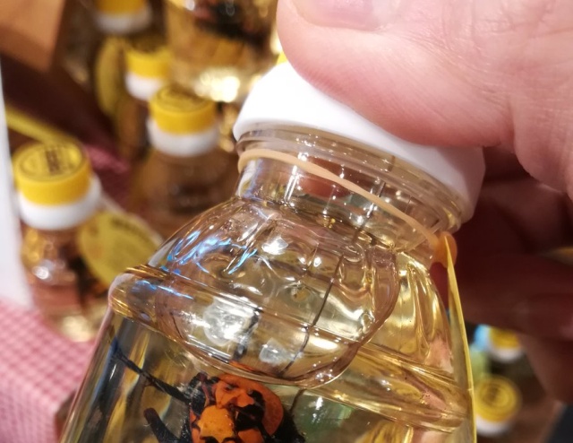 Honey With Hornets From Japan (4 pics)