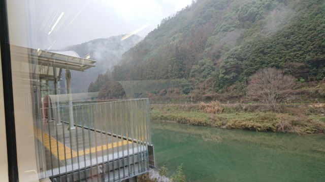 New Japanese Train Station Has No Entrance Or Exit, Only Used To Admire The Scenery (7 pics)