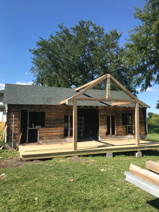 Remodeling Old Chicken Coop In To A Bridal Suite (12 pics)