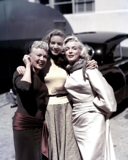 Betty Grable, Lauren Bacall Ã©s Marilyn Monroe fotÃ³i a "Hogyan juthatok el egy milliomosÃ©rt" cÃ­mÅ± tÃ©mÃ¡jÃ¡hoz (1953) (19 kÃ©p)